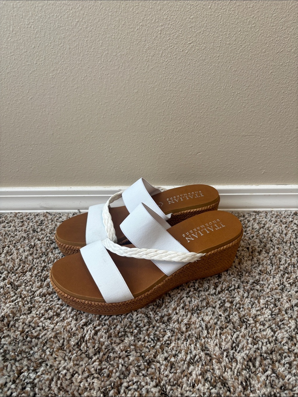 ✨Italian Shoemakers Wedge Sandals✨
